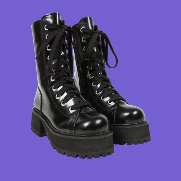 UNIF Shoes - 🆕UNIF || Phrankie Platform Boots 🖤🔥